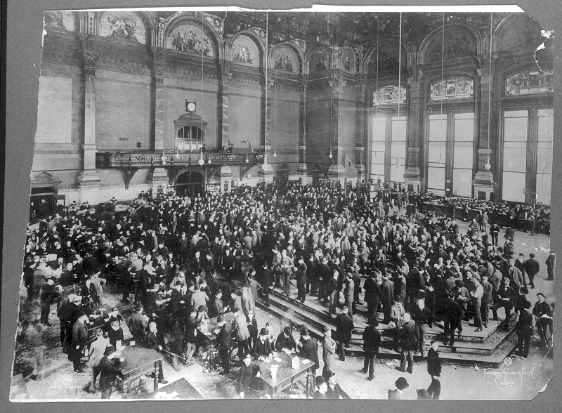 Interior of Board of Trade, the pit. Description: Interior of Board of Trade, the pit; Chicago, IL. Source: ICHi-18146. Chicago History Museum. Reproduction of photograph, photographer unknown. Date: 1896.